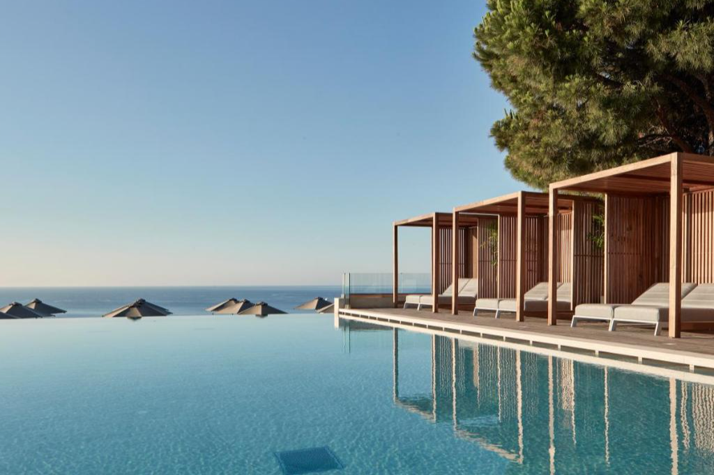 Esperos Village Adults Only | zwembad met luxe bedden